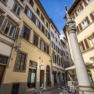 Ferretti 2*, Florens Italien