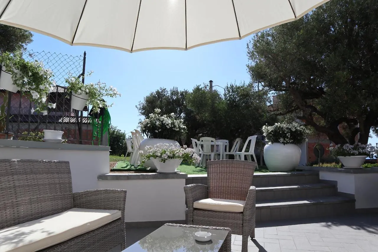 Il Fiore Bianco Capo dʼOrlando Bed & Breakfast