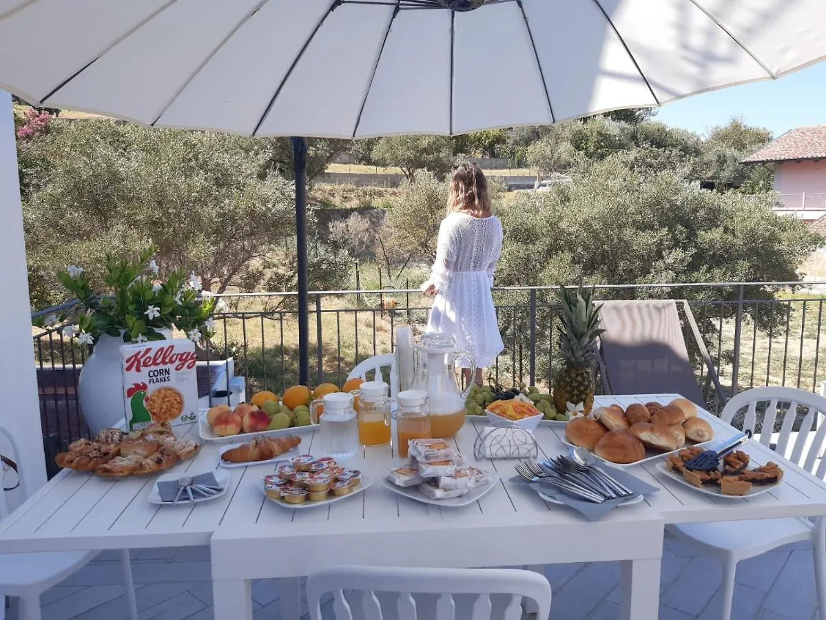 Il Fiore Bianco Capo dʼOrlando Bed & Breakfast